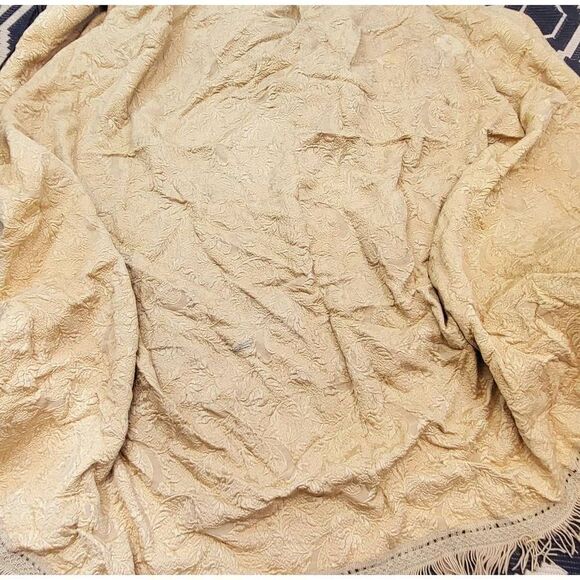 Vintage gold woven damask tablecloth - Picture 1 of 7